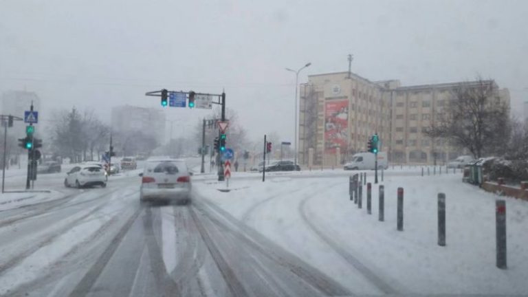 Reshje të lehta bore e ditë me shi, parashikimi i motit për sot dhe 4 ditët e ardhshme