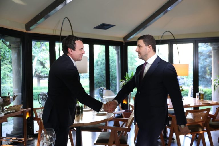 Deputetët e Memli Krasniqit nuk e përjashtojnë mundësinë e koalicionit me Lëvizjen e Albin Kurtit