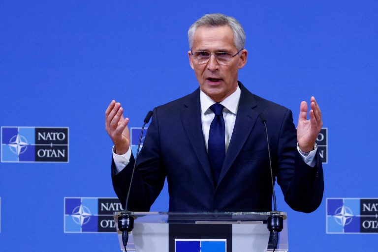 Stoltenberg: Ukraina është e lirë të përdorë armët e aleatëve për të goditur Rusinë