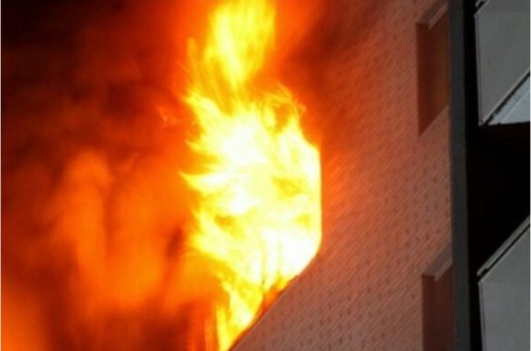 Përfshihet nga zjarri Spitali i Pejës