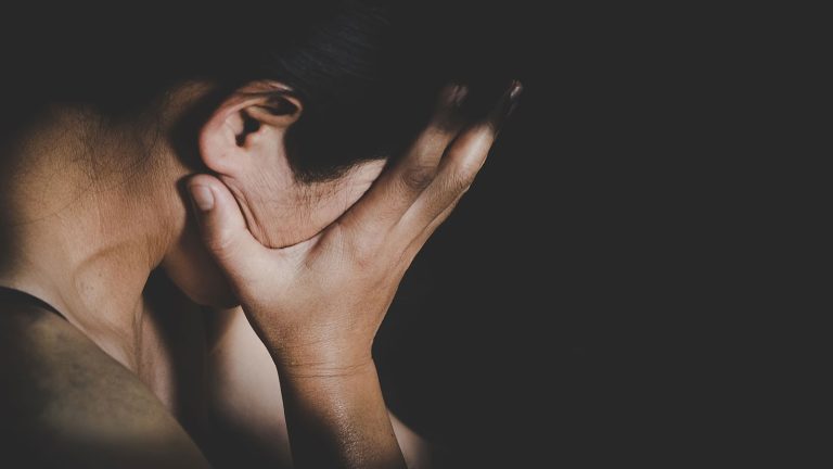 U lirua pasi gruaja e denoncoi, gjilanasi ushtron sërish dhunë ndaj saj – përfundon në pranga të Policisë