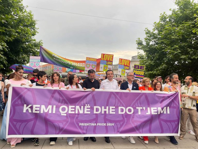 Kurti në shesh, i prinë marshit të Paradës së Krenarisë