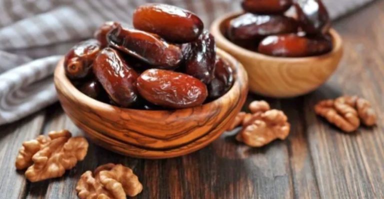 10 dobitë e hurmes për marrëdhëniet mes gruas dhe burrit