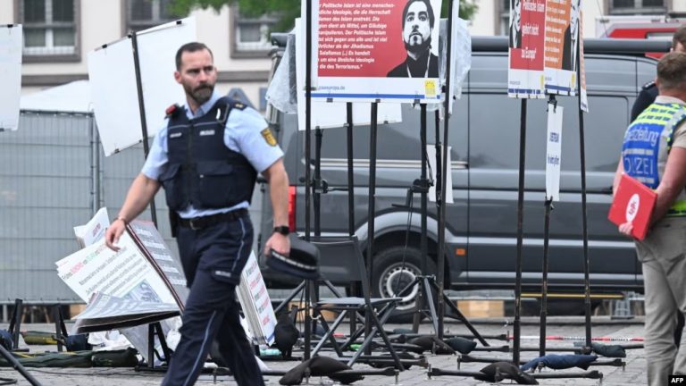 Vdiq polici që u plagos në sulmin me thikë në Gjermani