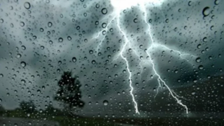 Moti për sot, pasdite pritet shi e shkarkesa rrufesh