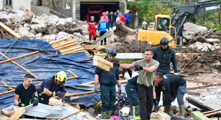 Vazhdojnë kërkimet për të zhdukurit nga përmbytjet në Bosnje