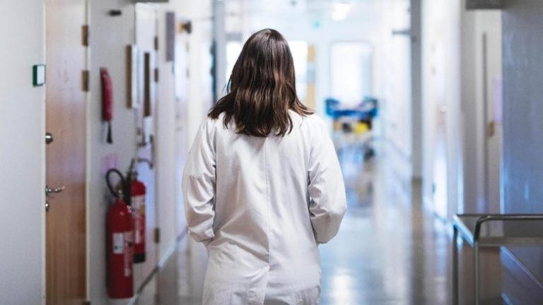 310 infermierë ikën nga Kosova gjatë mandatit të Qeverisë “Kurti 2”