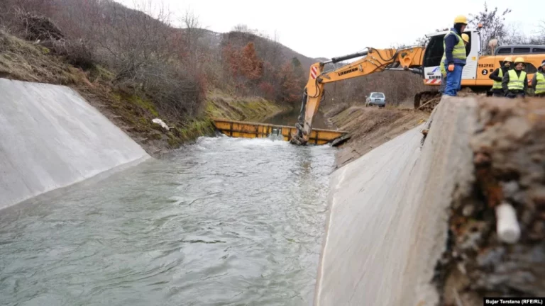 Shpërthimi në Zubin Potok/ Serbia kërkon të ndryshojë drejtimin e kanalit të Ibër-Lepencit?