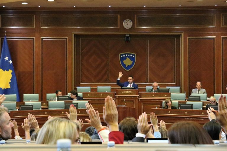 Kaq ulëse në Kuvend do të kishte secila parti me rezultatin aktual