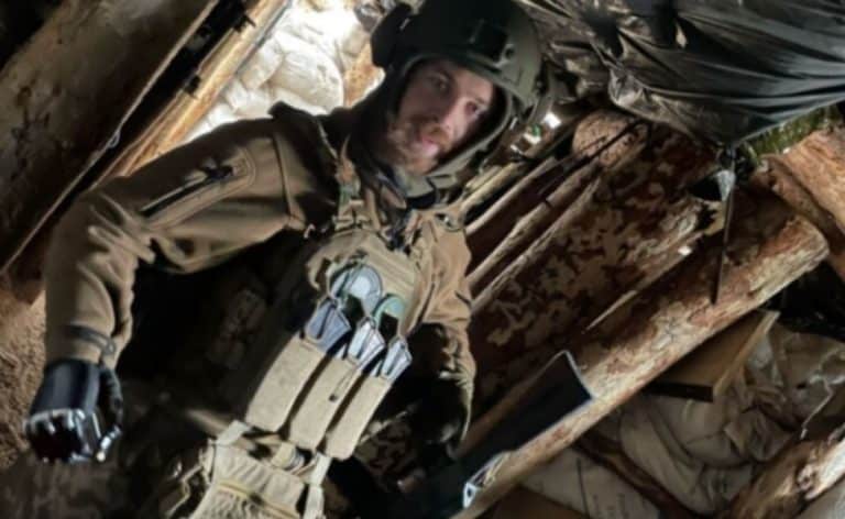 ‘Terminatori’ gjeorgjian që lufton në Ukrainë me dorën bionike