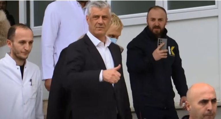 Përfundon vizita disaorëshe e Thaçit te babai i tij në QKUK