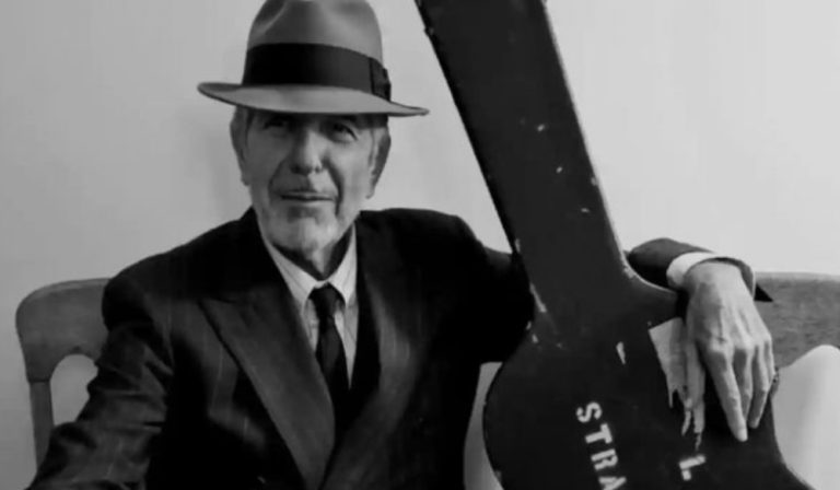 Kur heshtja duket aq e zhurmshme dhe ti ndjen se vetëm je, ki besim dhe kthehu tek unë të premtoj aty më ke