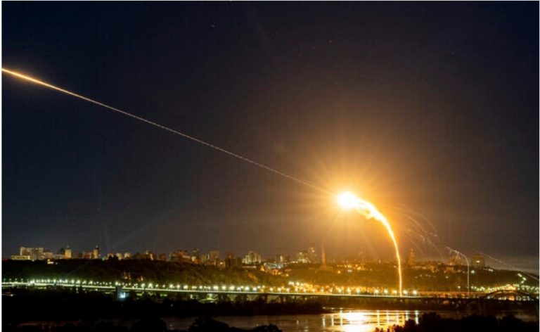 Putin i premtoi Trumpit armëpushim në Ukrainë, por Rusia sulmon ashpër Odesën