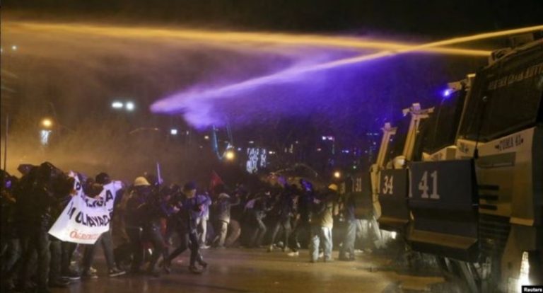 Erdogan shtyp revoltat, Turqia arreston 343 protestues kundër arrestimit të Imamoglut