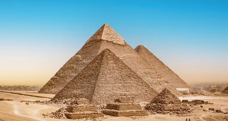 Teoria e re arkeologjike: Një qytet i madh nëntokësor mund të ndodhet poshtë piramidave të Gizës