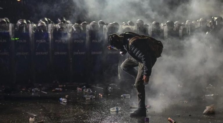 Në Turqi mbahen protesta të ashpra pas burgosjes së kryebashkiakut të Stambollit