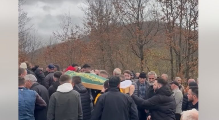 E rëndë: I jepet lamtumira e fundit 19-vjeçari i cili u vra mbrëmë në Vushtrri