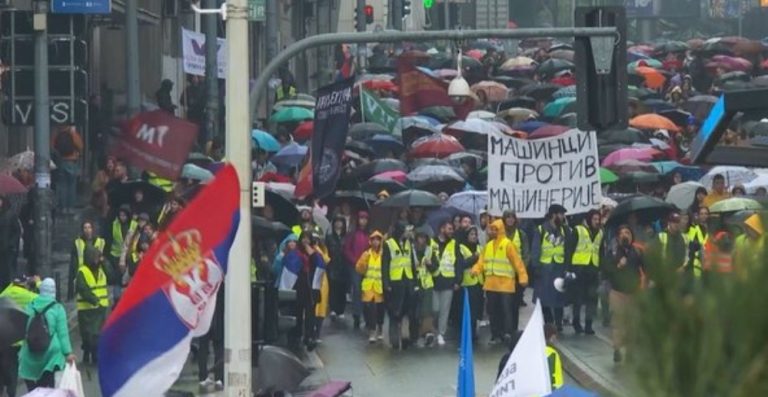 Protestuesit në Serbi “paralizojnë” Beogradin