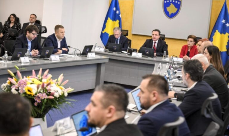 A e shkelën ligjin? – Kurti dhe ministrat s’japin dorëheqje: Qeveria jonë do të vazhdojë të ushtrojë përgjegjësitë