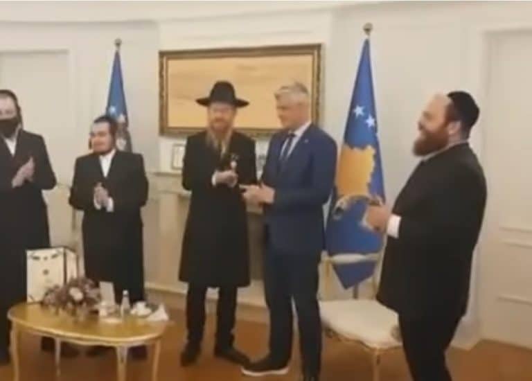 Zbulohet një video sesi Hashim Thaçi këndohej në zyrë nga Kryerabini i Shqipërisë, Yoel Kaplan