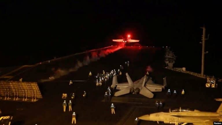 SHBA dhe Britania nisin sulme të përbashkëta ndaj Houthive në Jemen, mbi 100 persona të vrarë
