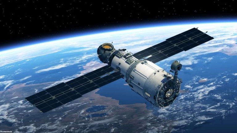 Satelitët rusë lëshuan një objekt misterioz në orbitë
