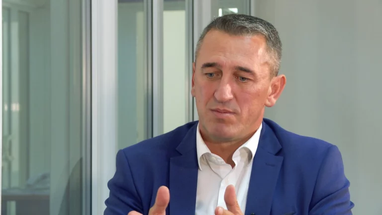 Nenad Rashiq flet për krijimin e qeverisë dhe shantazhet e Serbisë ndaj serbëve të Kosovës