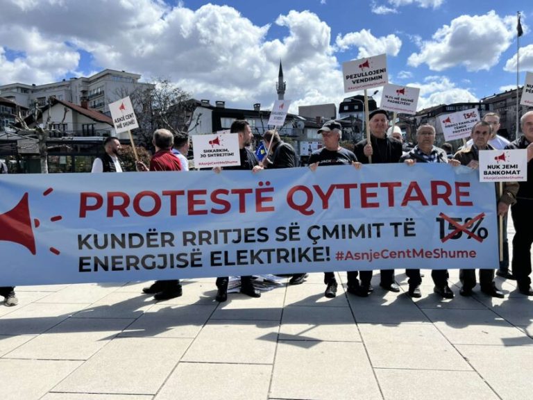 Përfundon protesta kundër shtrenjtimit të rrymës