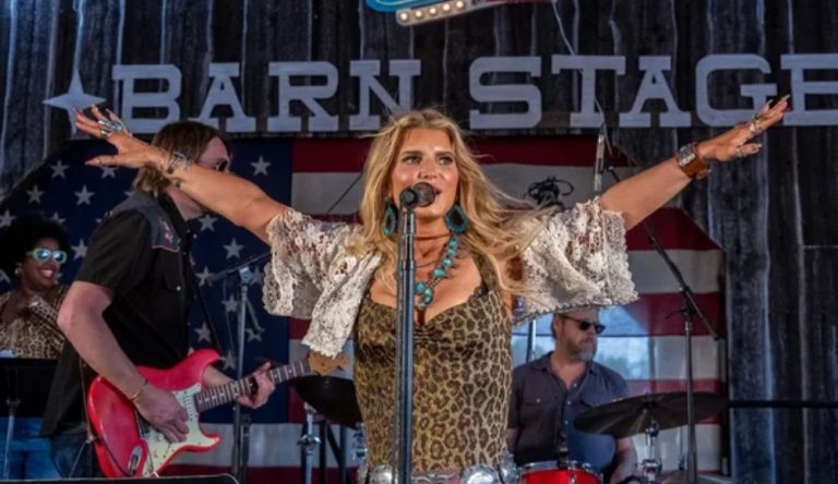 Këngëtarja e njohur zbulon se konsumon spermën e gjarprit për vokalin e saj