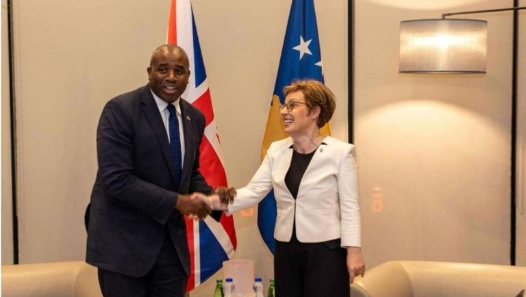 Arrin në Kosovë sekretari i Jashtëm britanik, David Lammy
