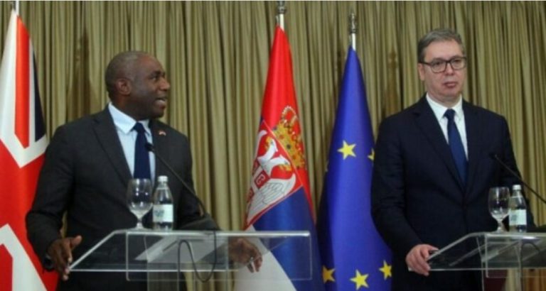 Si gënjeu Vuçiq para syve të Sekretarit të Jashtëm britanik?