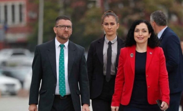 Nga presidenca të ashpër me Muratin: Njeri i fundit je që flet për seriozitet, hiqeni tarifën për ShBA-të, e leni deklaratat e turpshme