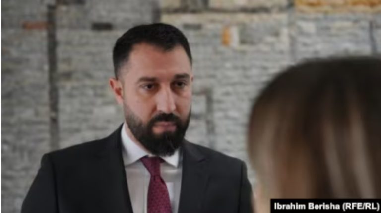 Krasniqi: Shtatë deputetë të pakicave joserbe, pro qeverisë “Kurti 3”