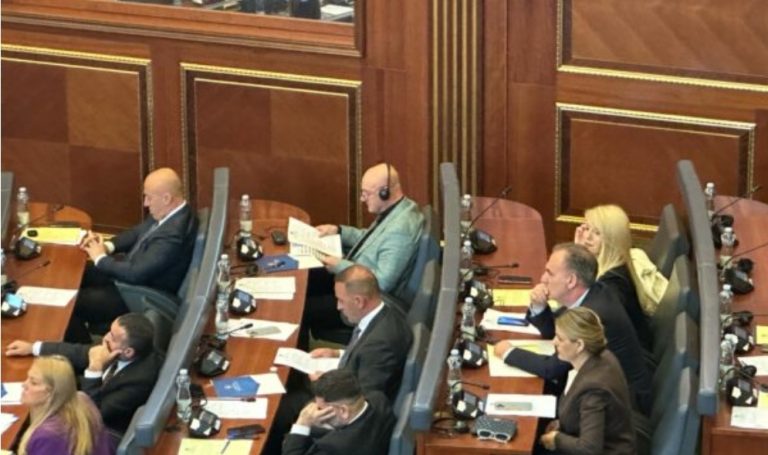 Limaj nuk flet me Ramush Haradinajn, i zgjat dorën veç Daut Haradinajt