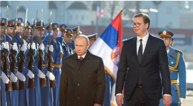 Paralajmëron “The Telegraph”: BE-ja do ta bllokojë Serbinë, nëse Vuçiqi shkon në paradën e fitores së Putinit