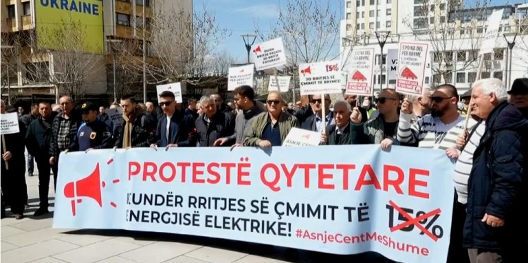 Sërish protestohet kundër shtrenjtimit të energjisë elektrike