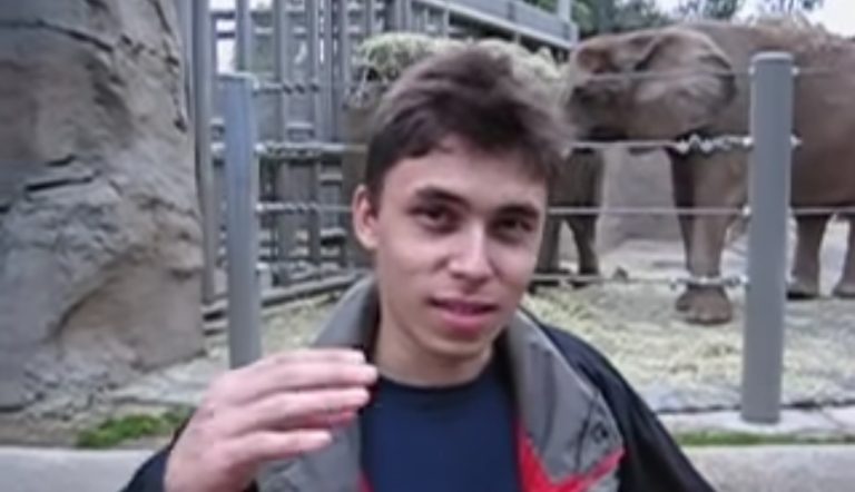 A e kujtoni dot si ishte videoja e parë në YouTube?”