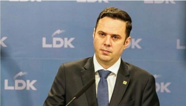 Abdixhiku për Haxhiun: S’e votojmë dikë që lexon skripta partiake dhe e ka të shkruar skenarin