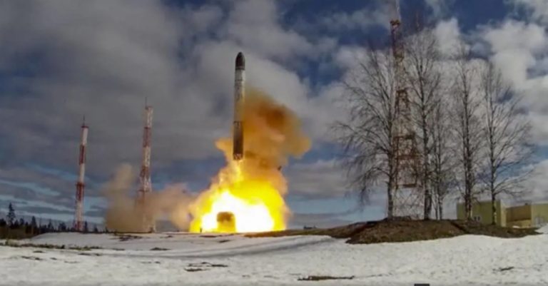Moska kërcënon Perëndimin: Nëse sulmohemi, do të përdorim bombën atomike