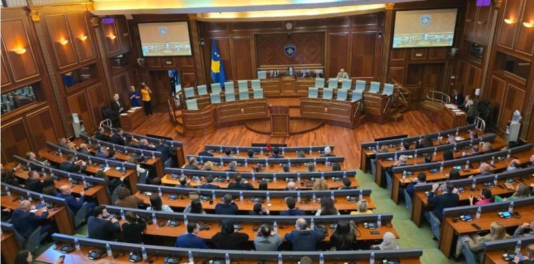 Dështon për të gjashtën herë zgjedhja e Albulena Haxhiut si kryeparlamentare