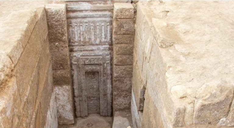 Misteri i derës “së rreme” në një varr të lashtë të një princi egjiptian