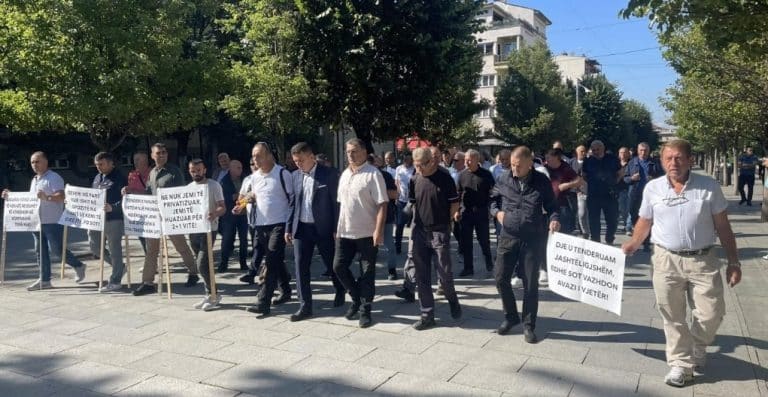 Punëtorët e KEK-ut protestojnë më 1 maj