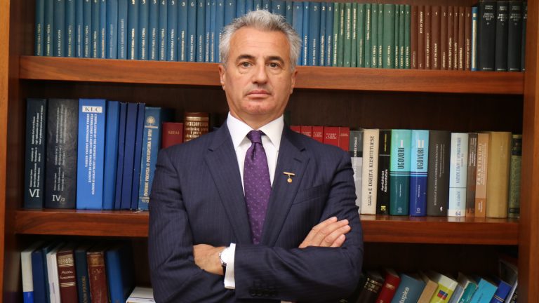 “Kosova në bllokadë”, Koci i kërkon Kurtit të marrë përgjegjësi si lider