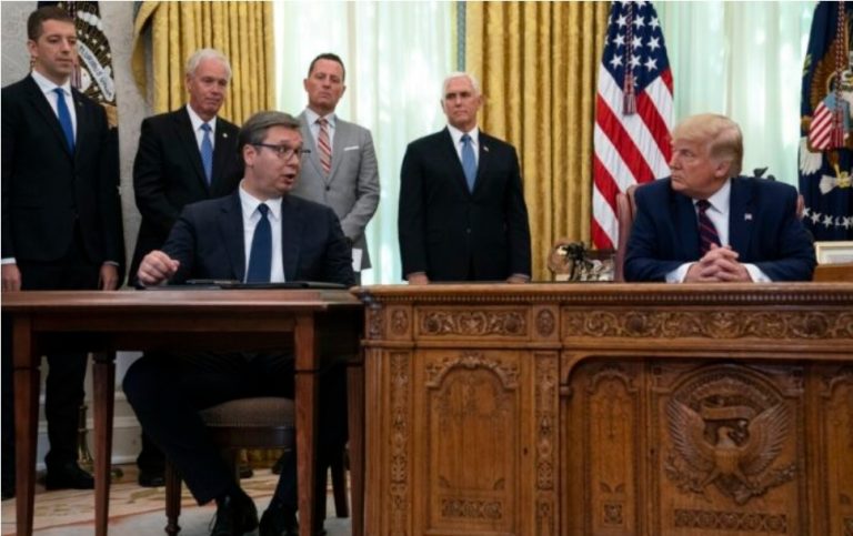 I dështon takimi me Trumpin, Vuçiq ‘u sëmur’ papritur në SHBA – kthehet urgjentisht në Serbi