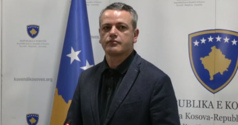 Gashi i bën thirrje edhe Abdixhikut që të ulet me Kurtin e të merren vesh