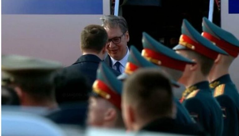 Vuçiq arrin në Moskë, pas dy ditësh takohet me Putinin