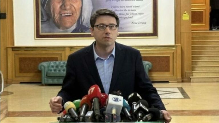 Murati fajëson opozitën përsëri për moskonstituimin: Votojnë kundër ose s’marrin pjesë në votim