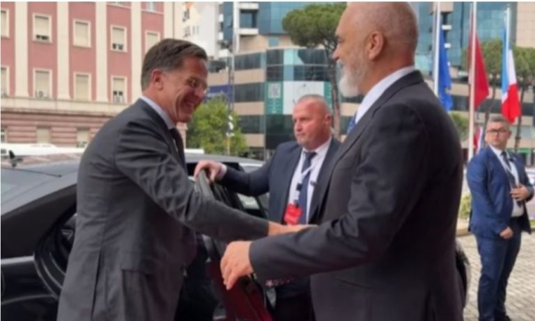 Shefi i NATO-s, Mark Rutte pritet në Tiranë nga Edi Rama (Pamje)