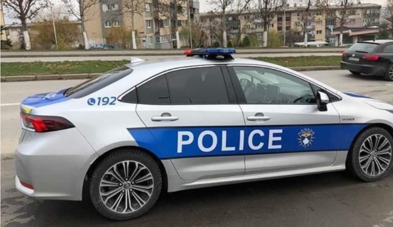 Një policeje iu vodh arma zyrtare në Klinë, bashkë me një karikator me 15 fishekë