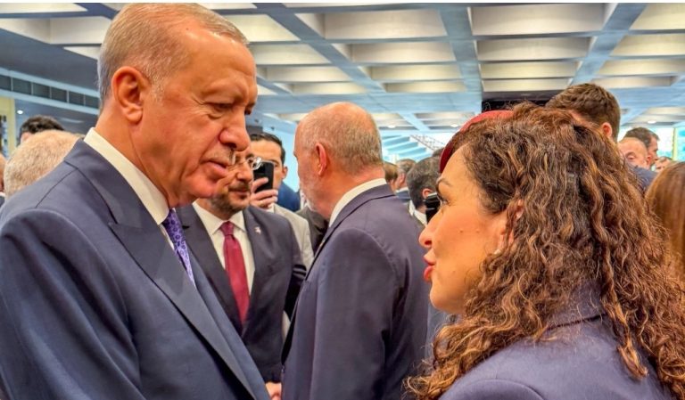 Osmani takohet me Erdoganin, e quan “mik të palëkundur” të Kosovës